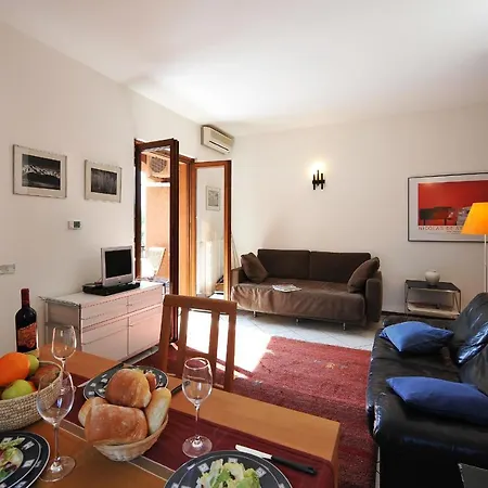 Sleeps 4 Pool Air Con ميزّيجرا